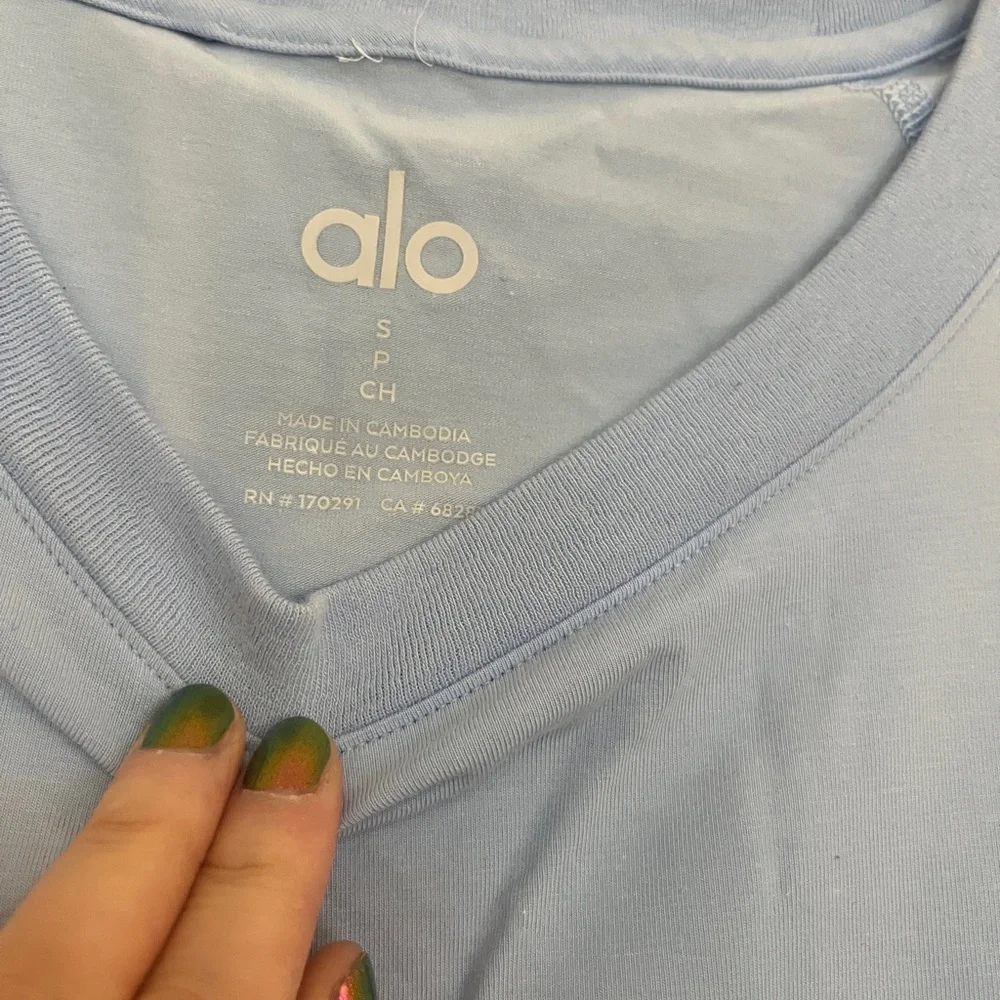 ALO Yoga Men's Seashell Blue Tank Top - Picture 5 of 6